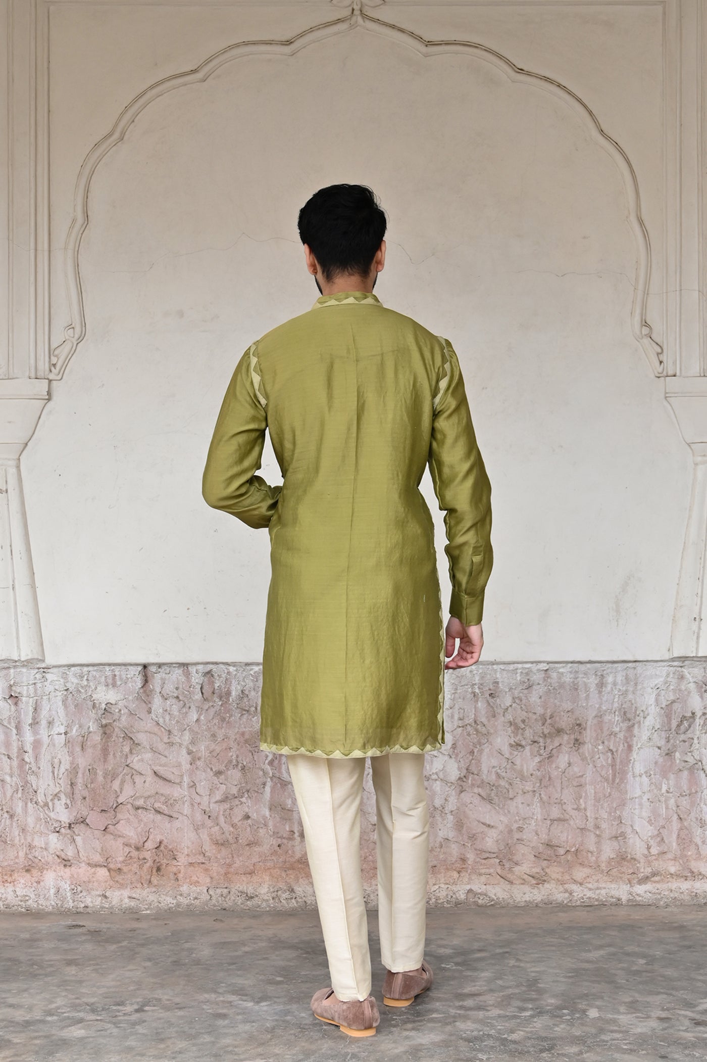 High-quality green taffeta silk kurta set with Alighari trousers for men's ethnic wear