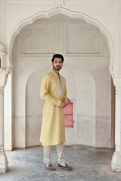 Trendy men's kurta set in ivory color